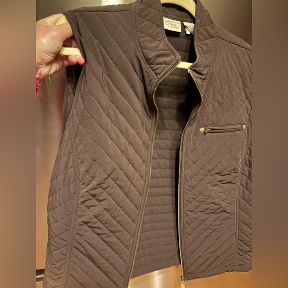 Chico's Jackets & Blazers - Chico’s Zenergy Brown Quilted Vest with Zipper - size 3